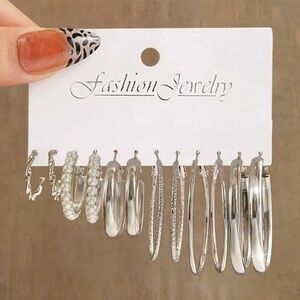 NWT Hoop Earring Set